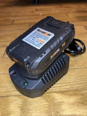 Bsg100.5-a Berserker 20v 2.0ah Battery And Charger Combo