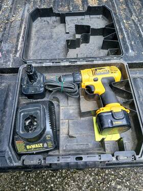 315.115470 Craftsman Cordless Drill Driver Set 3/8in 14.4v With Case 2 Batteries Charger Works