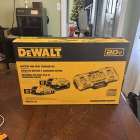 Dcb235-2c Dewalt 198706041929 - Battery And Fast Charger Kit P23