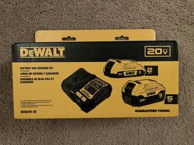 Dewalt 225-2c Battery And Charger Kit Dcb New