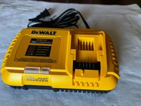 Dcb11 Dewalt 20 -volt Lithium-ion Battery Charger 12 Amp Fast