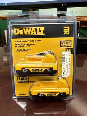 Dcb124-2 Dewalt Brand New Genuine 12v 12 Volt Max 3.0ah Li-ion Battery Packs Dcb124-2 Dewalt Brand New Genuine 12v 12 Volt Max 3.0ah Li-ion Battery Packs