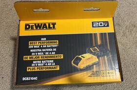 Dcb2104c Dewalt Xr Powerpack 4ah 20v Li-ion Battery Yellow