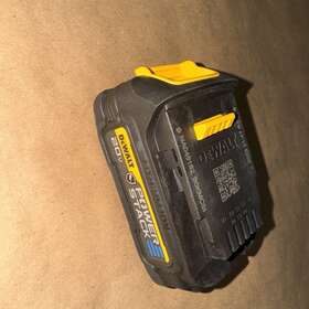 Dcbp034g Dewalt 20v Max Powerstack Oil Resistant Compact Battery