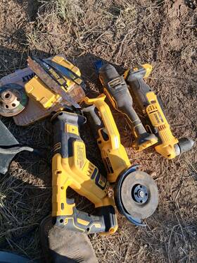 Dck940d2 Dewalt 20v Set No Charger Battery Gently Used