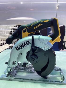 Dewalt Dcs565b 20v Max Cordless Brushless 6-1/2 Inch Sidewinder Style Circular Saw Tool Only