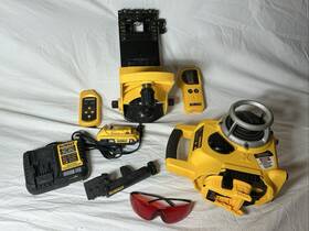 Dewalt Dw077ki Laser Set With 20 V Battery Adapter 2ah Charger Glasses