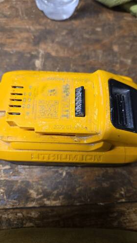N848004 Dewalt Max Xr 20v 10ah Lithium-ion Battery Yellow Power Tool