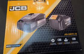 Jcb Jcb-20btfc-5x 20v Lithium-ion 5.0ah Battery With Charge Remaining Indicator And 24a Fast