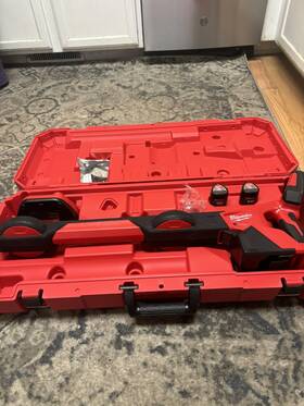 2850-21 Milwaukee M12 Pipeline Locator Kit With 2 Batteries And Charger