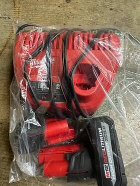 48-59-2425p Milwaukee Used M12 12v Li-ion 5.0 And 2.5 Ah Battery Pack C2 48-59-2425p Milwaukee Used M12 12v Li-ion 5.0 And 2.5 Ah Battery Pack C2