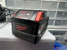 50-11-2855 Milwaukee Tools M28 Battery Pack 5.0 Ah 28 Volt Red Lithium Xc