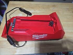 Mxfc-2xc Milwaukee Mx Fuel Redlithium 12 V Battery Expansion Kit - Red/black
