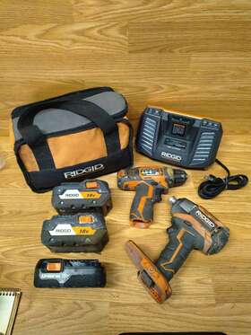 R840040 Ridgid 18v Li-ion Batteries Impact Drill Charger All For Parts Or Repair Only